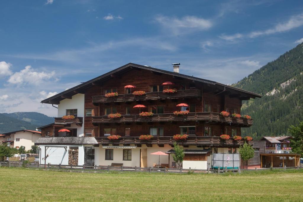 Haus Karoline Apartment *